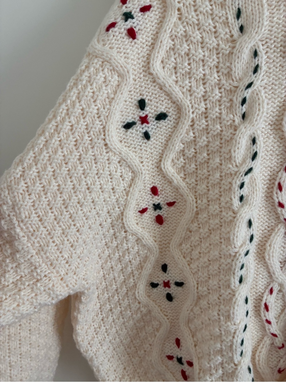 Entro Cream Cable Knit Sweater with green and red Embroidered Detail woman large - Picture 6 of 9